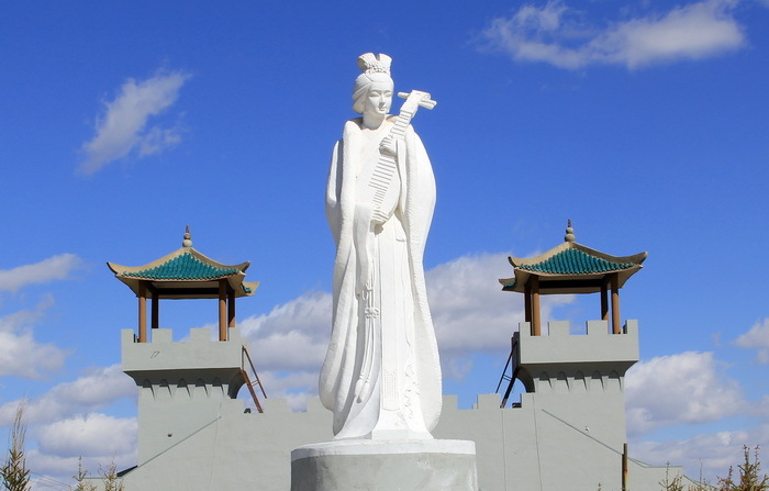 昭君出塞,是奉命远嫁,还是自愿远嫁?翻阅正史,寻找真相!__凤凰网