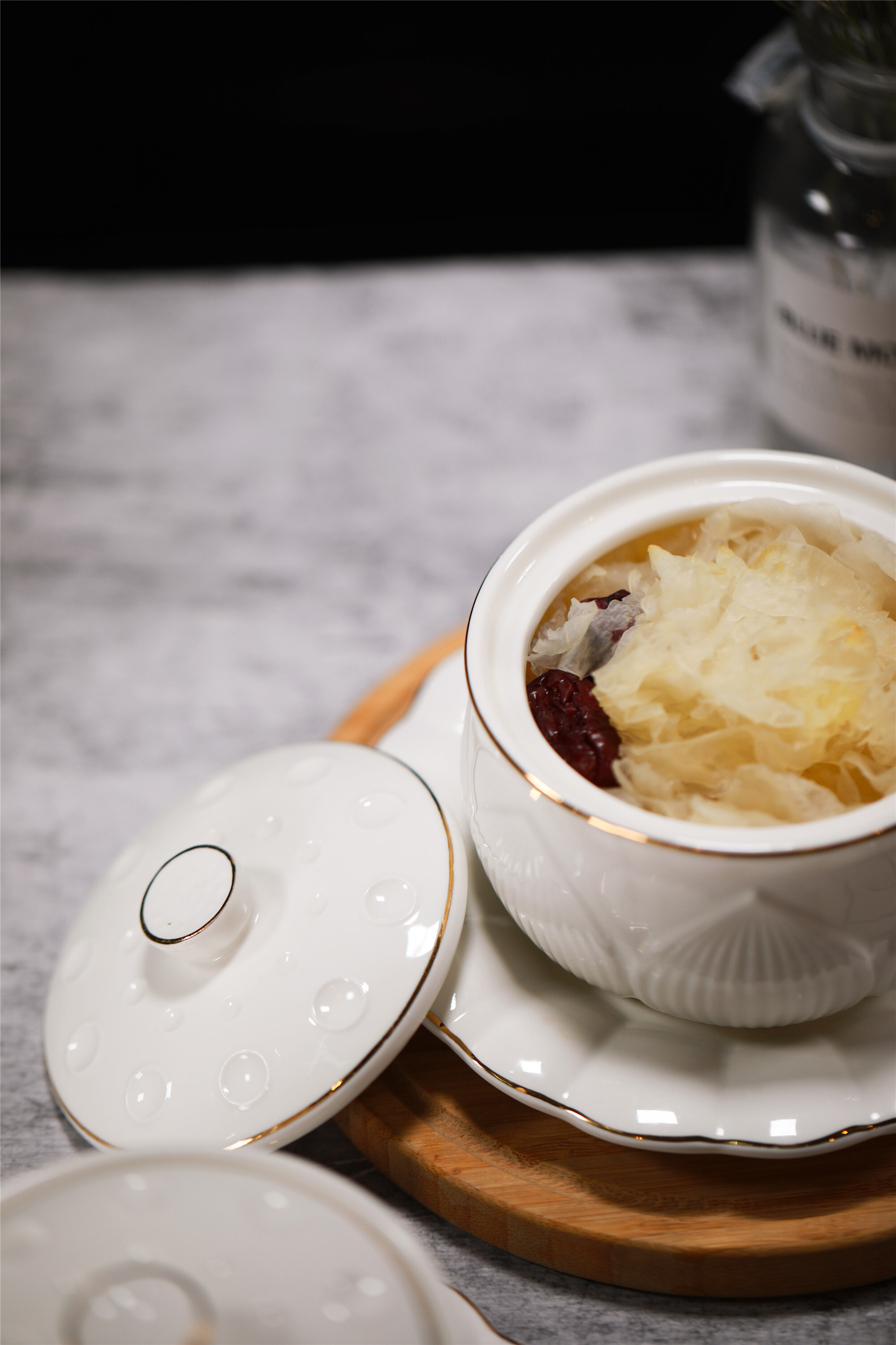 民间高手教你做红枣马蹄银耳羹,滋补暖胃,轻松喝出好气色!