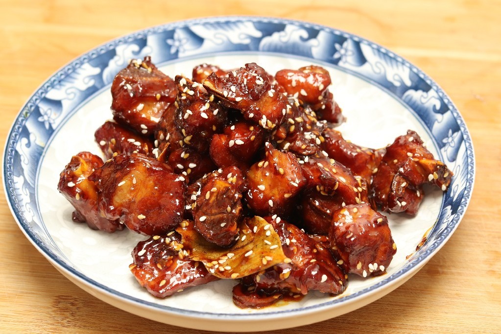 红烧排骨不要直接下锅炒，多加这一步，肉质鲜嫩又入味