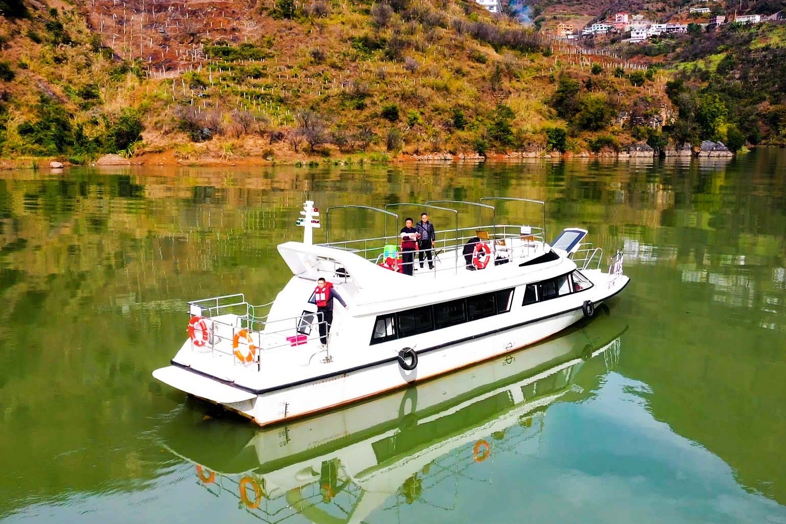 贵州水城县，大叔乘坐快艇游了一趟北盘江，不虚此行