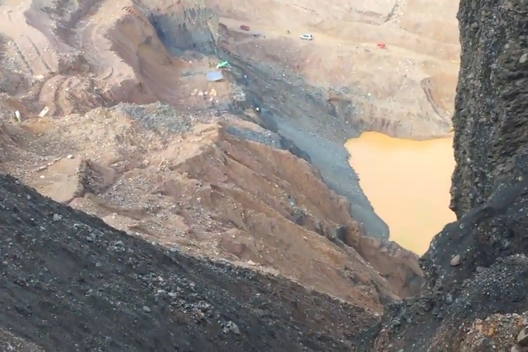 实拍缅甸翡翠矿区：满身是宝的缅甸，被挖的千疮百孔！