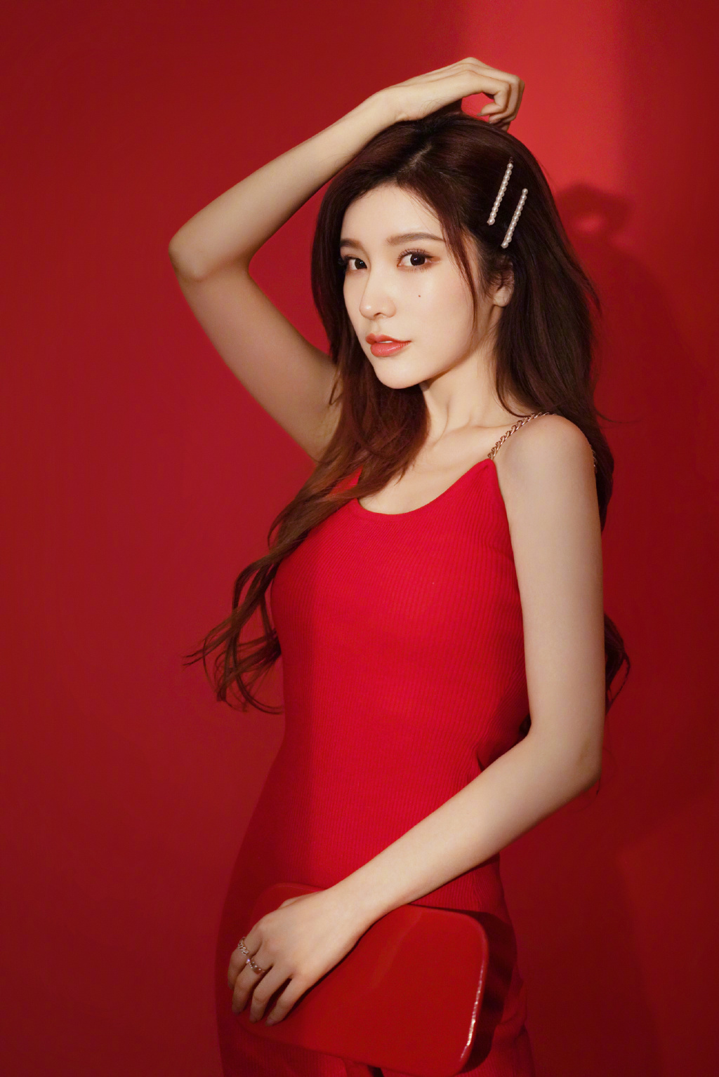 打开凤凰新闻,查看更多高清图片戴燕妮,7月29日出生,歌手,演员,毕业于