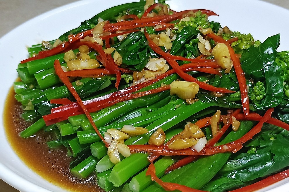 炒蚝油芥兰时，不要直接放锅里就炒，学会饭店的做法，简单又好吃