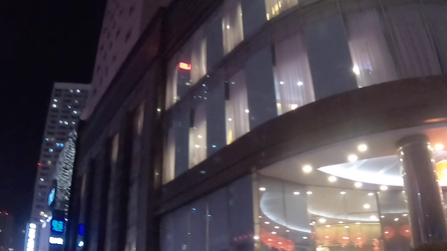 这是大连最灯红酒绿的地方，高端夜生活之地，白领大学生扎堆