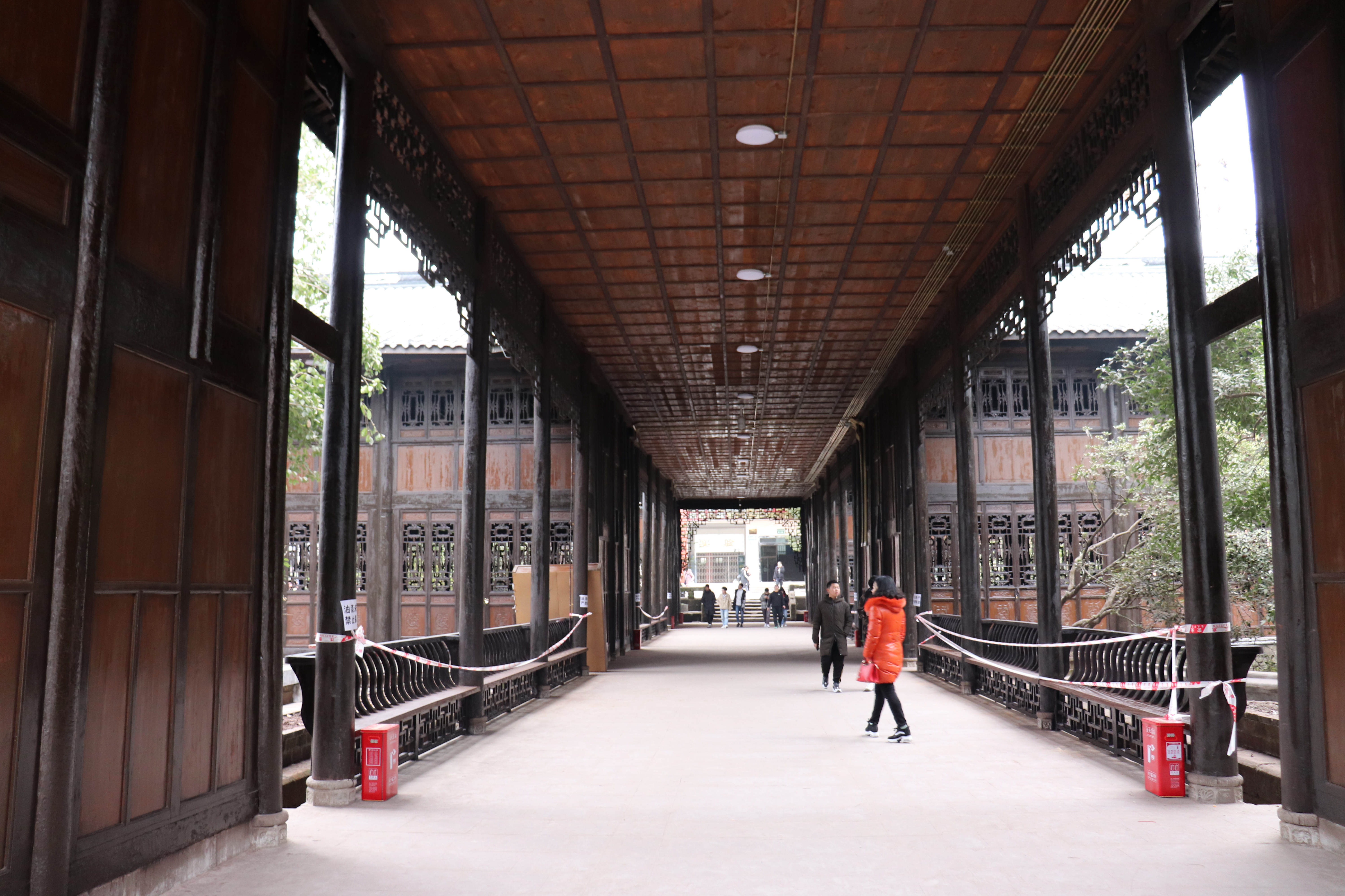 快来看 岳池中学王字楼新面貌__凤凰网