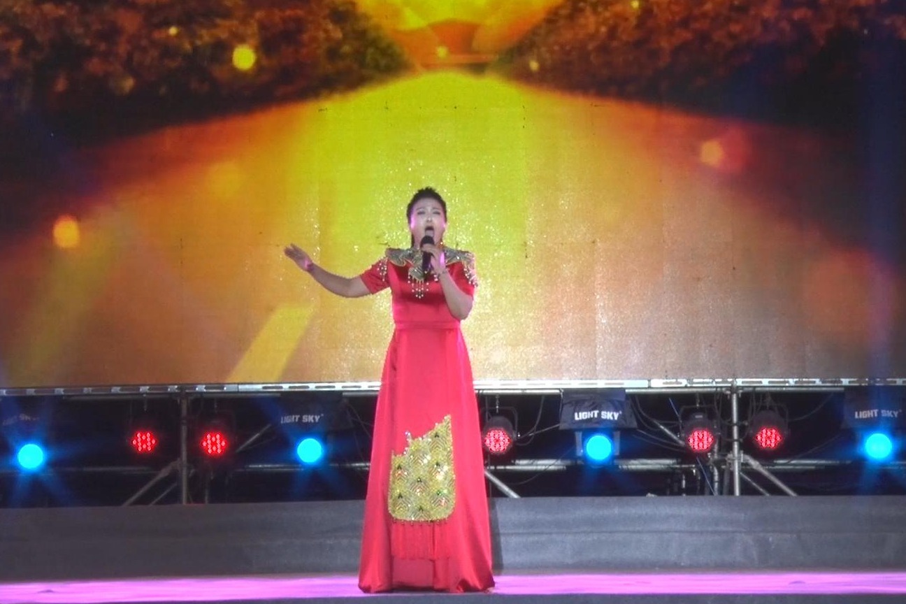 西去列车星光大道冠军李媛芳的激情演唱十六异