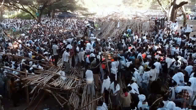 救援现场！埃塞俄比亚看台坍塌 死伤者人数超90