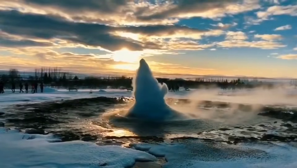 既然不能出门看看我们的雪中喷泉