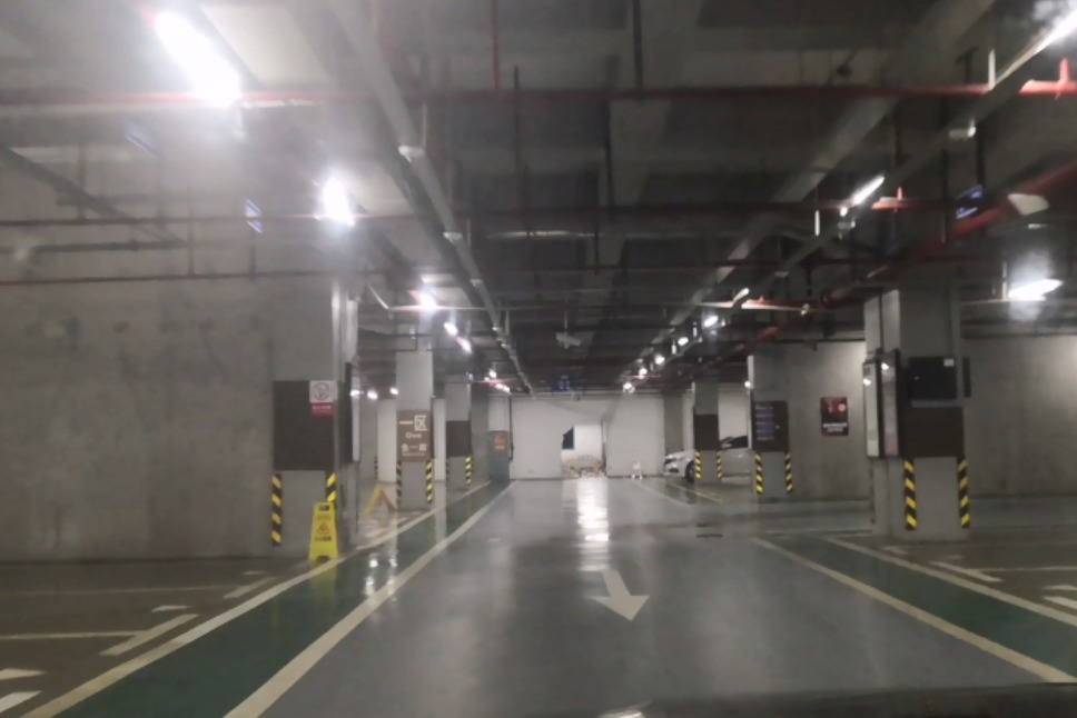 大年初七，长沙高铁南站地下停车库，是这样的！