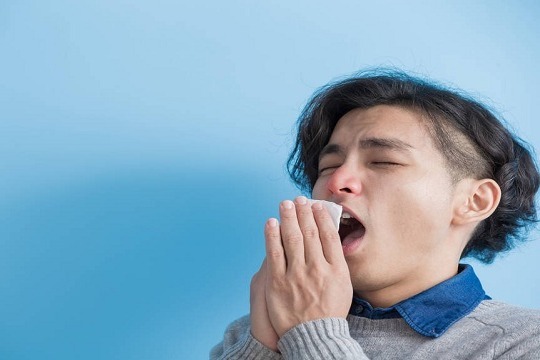 华西医院护士告诉你 正确的打喷嚏姿势