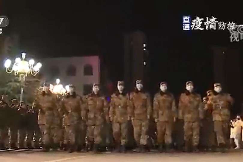 军队支援湖北医疗队携物资今晨从兰州驰援武汉