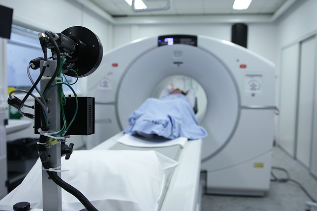 美国放射肿瘤学会院士：用CT作为新型肺炎确诊标准刻不容缓