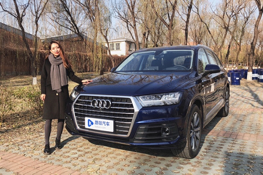 拒绝油腻！年轻时尚不中庸，试驾19款奥迪Q7