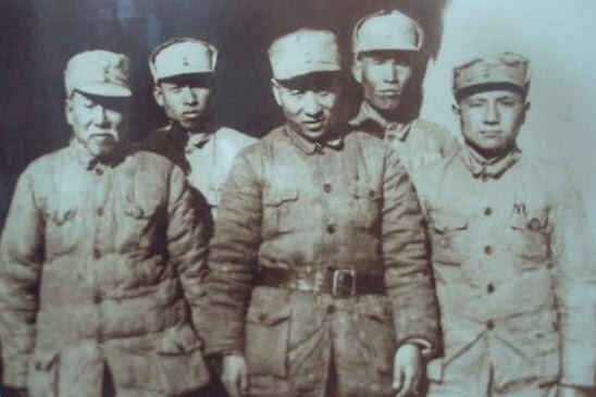 这位开国上将抗战时带一个连从日军手里救出卫立煌_凤凰网