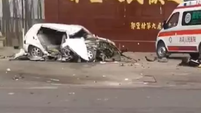 临汾洪洞县郭堡村附近发生车祸，现场惨烈