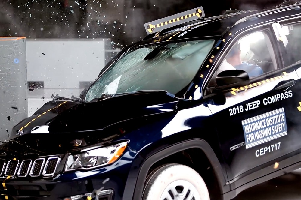 Jeep指南者丰田RAV4荣放对比碰撞测试，看完就知道怎么选