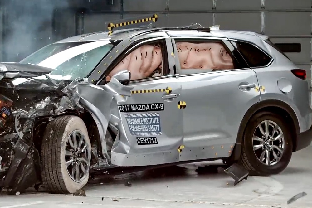 凯迪拉克XT5和马自达CX-9碰撞测试对比，买车的可以看看