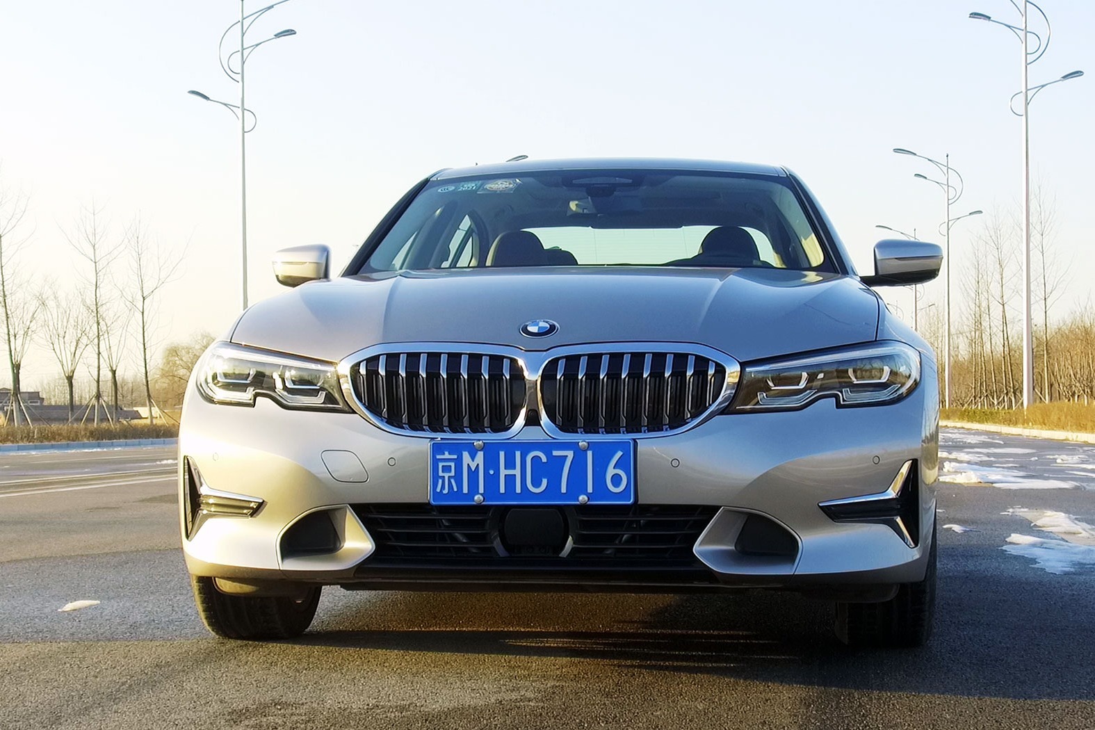 分秒试驾：舒适多一点，科技多一点，依然很运动的宝马325Li