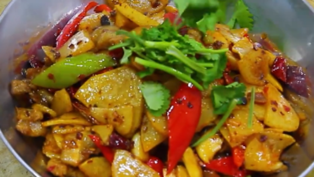 教你“干锅土豆片”的做法，越吃越入味