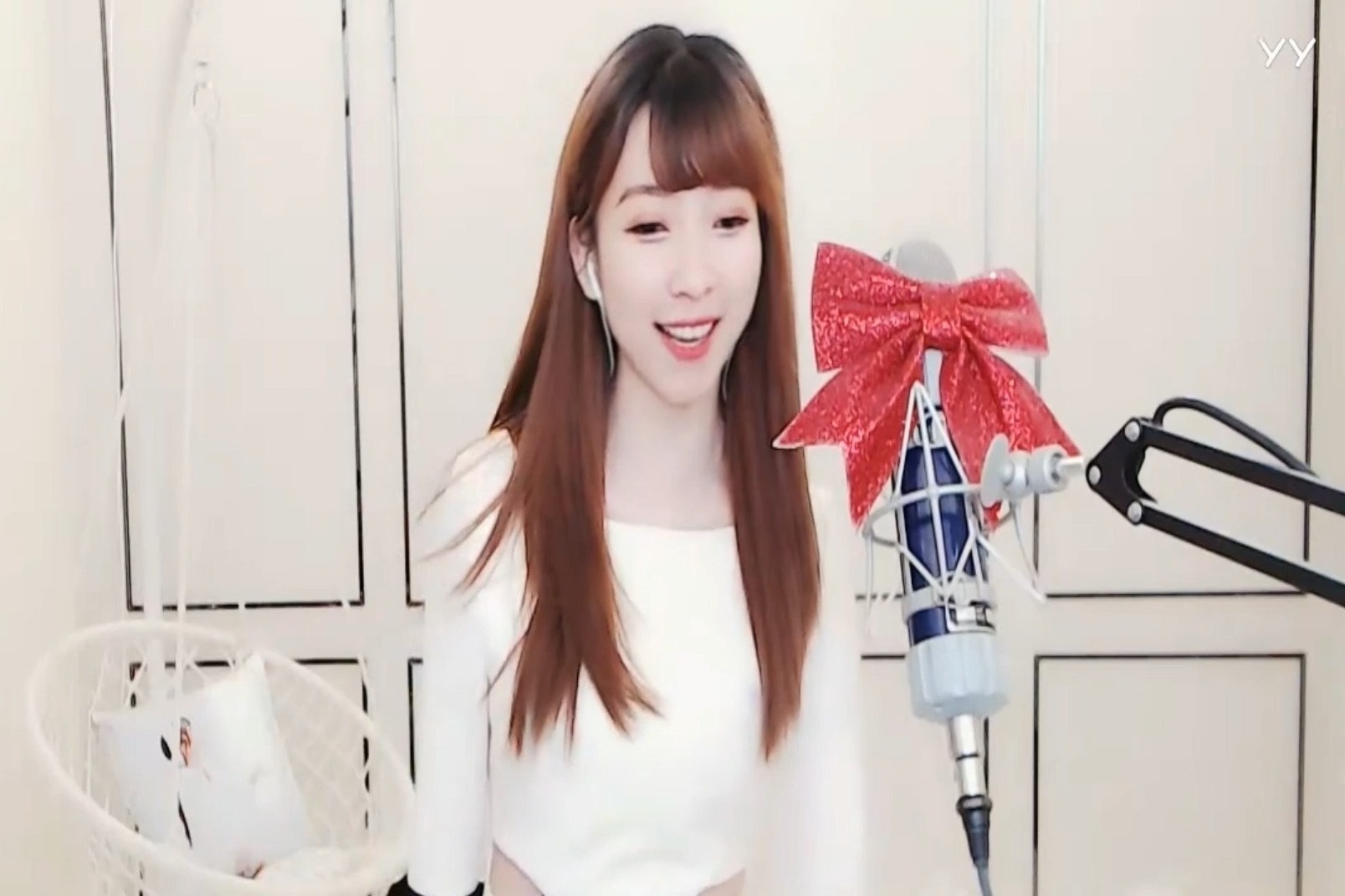 美女主播杨大爷演唱歌曲《百花香》歌声优美,甜美好听_凤凰网视频_凤凰网