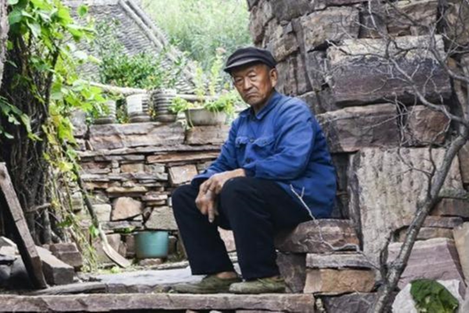 中国一偏远小山村，人数不过百，却守护了一座孤墓600年！