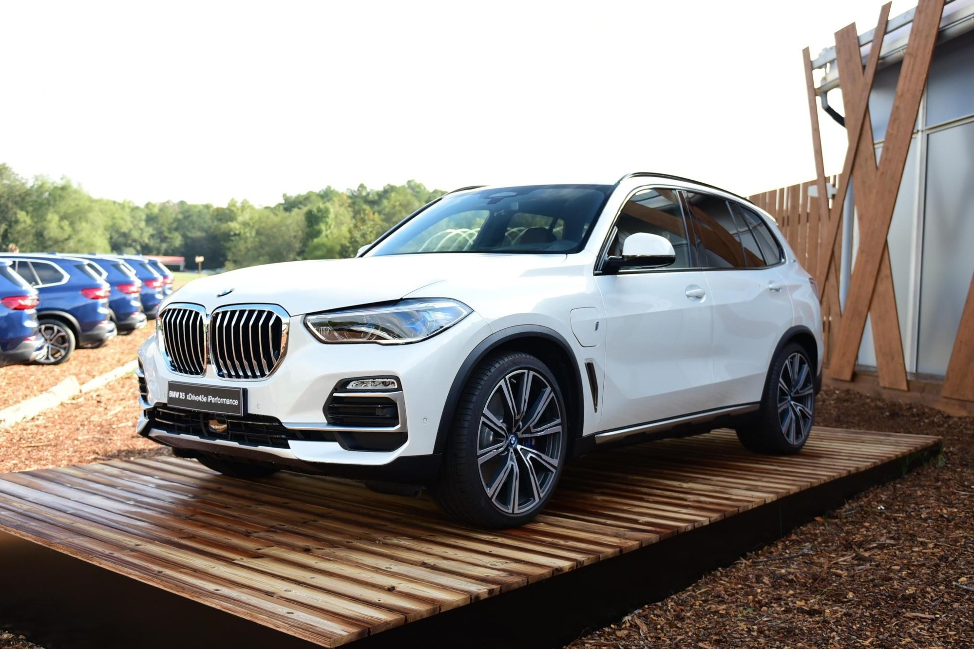 宝马x5混动版上市,都有哪些亮点?多加几万会有人买吗