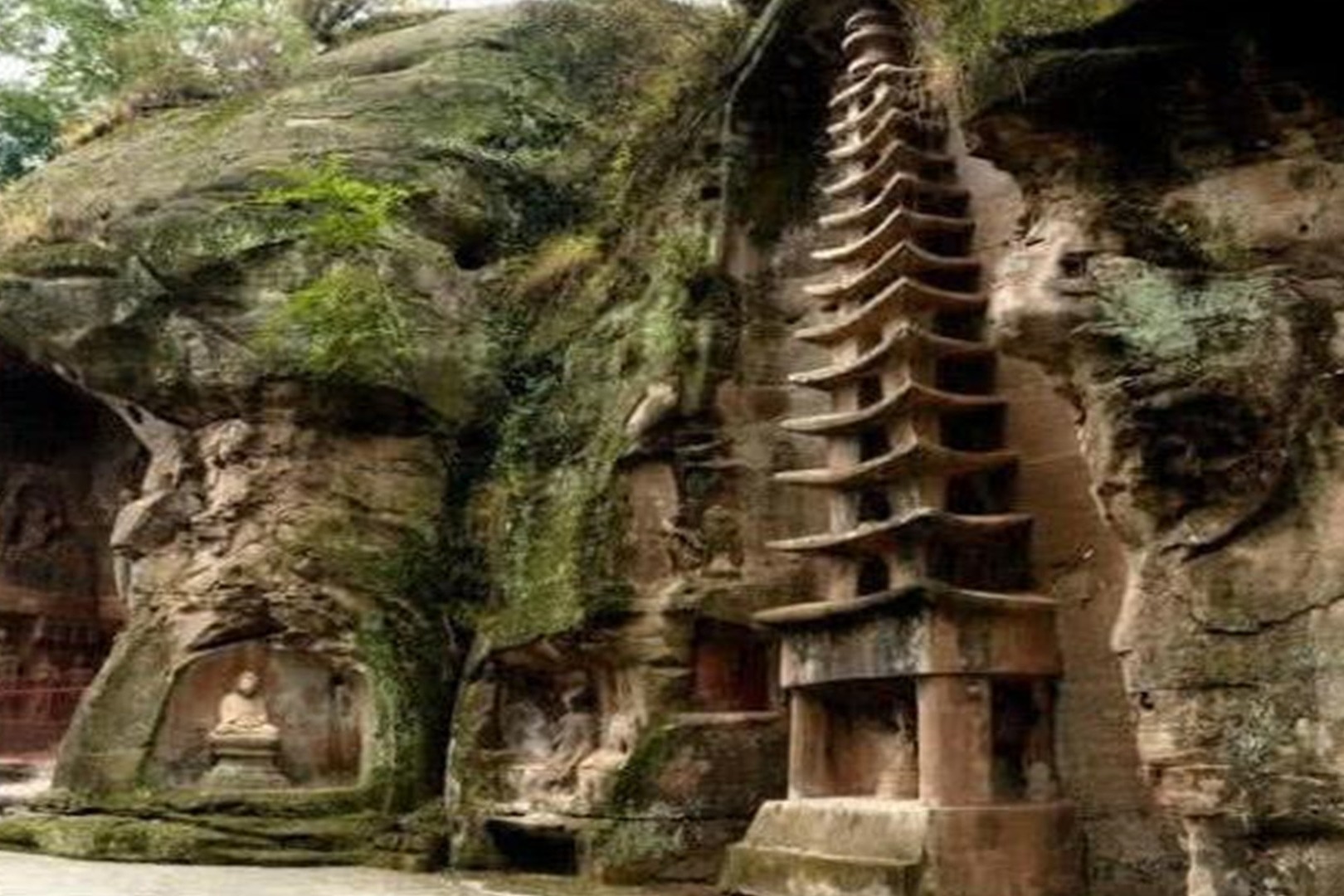 这座寺庙门口有一副对联，能看懂者当场拿走宝藏，但至今无人能解