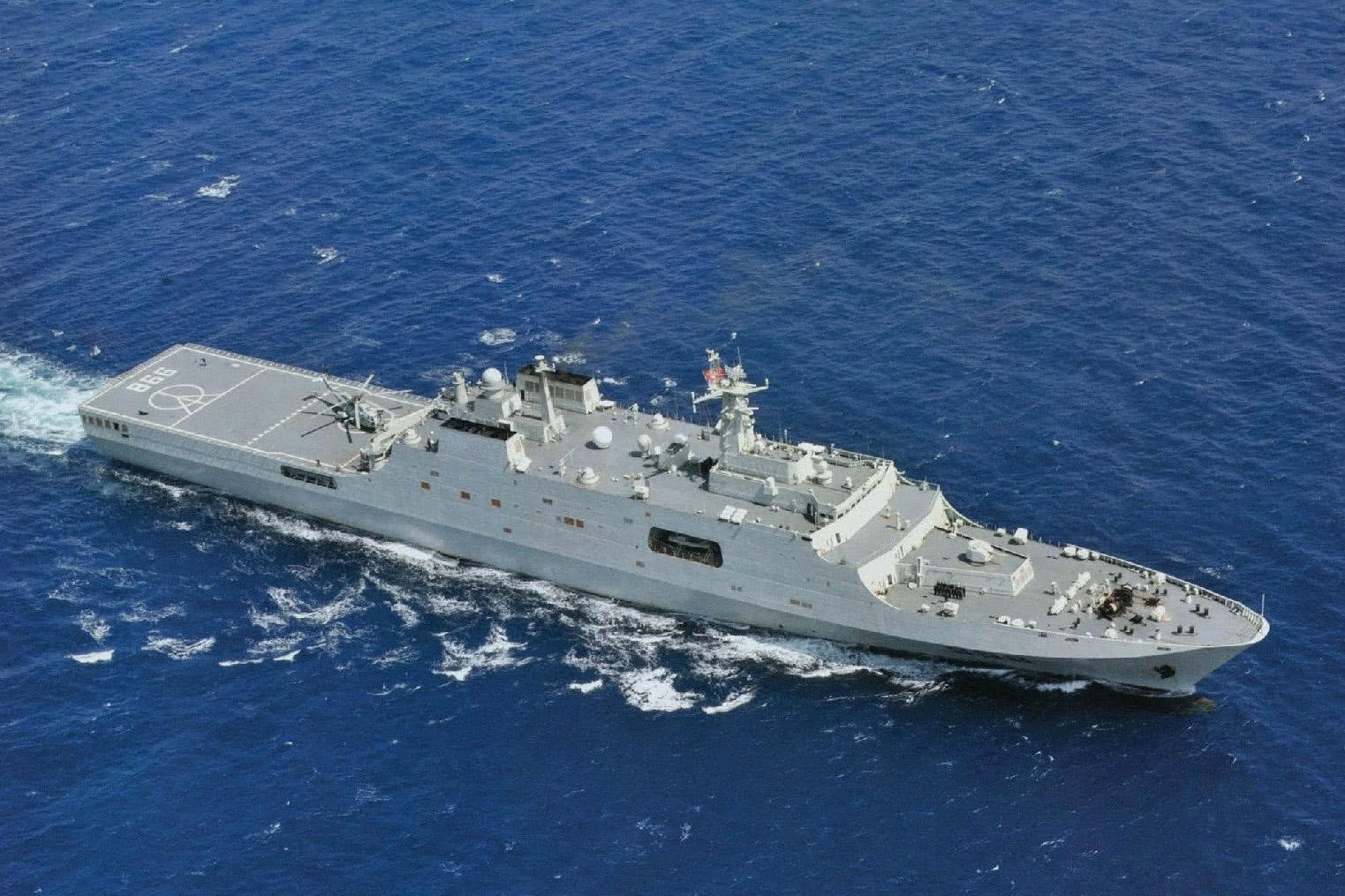 我国将装备8艘071型船坞登陆舰 排水量近18,500吨