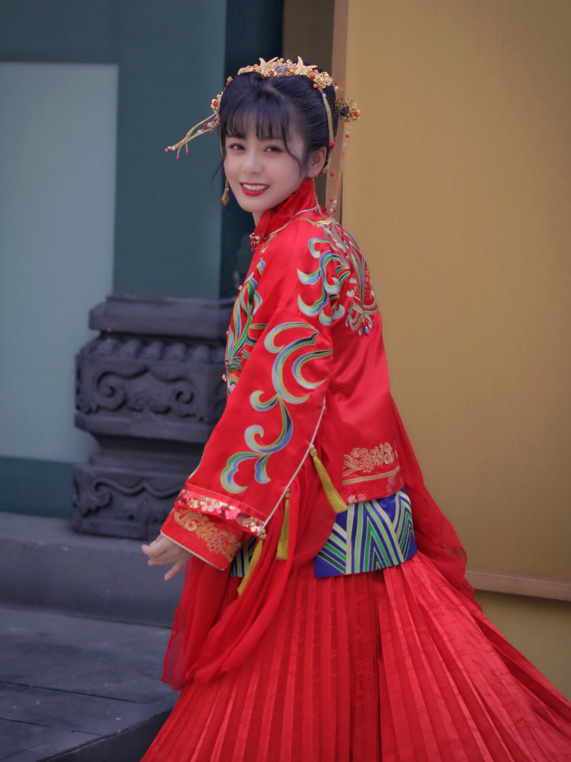 王子彤小女上房揭瓦绿水出嫁剧照合集