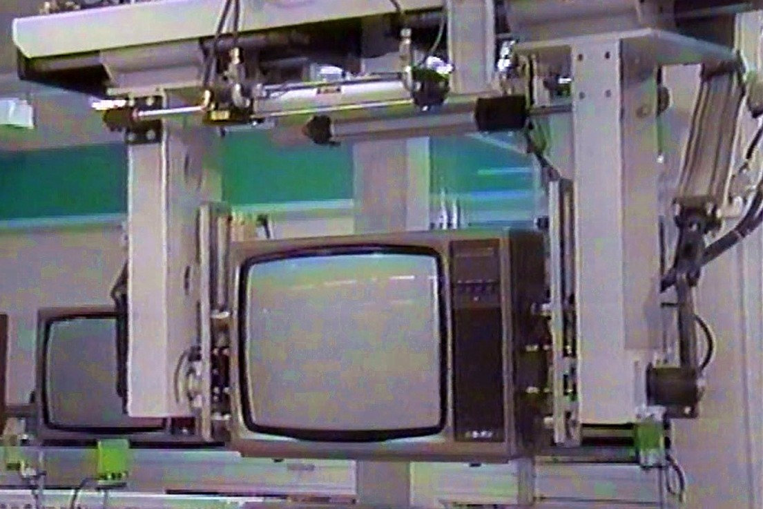 国外工厂实拍，电视机的制造过程，1980年的生产线就这么先进了