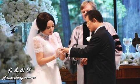 刘晓庆78岁老公近照曝光，是成功的商人，结婚7年恩爱如初