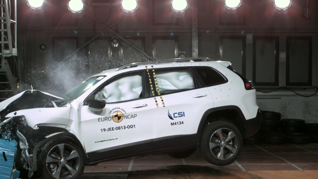 家用SUV如何选？看完这组碰撞测试，再买车！