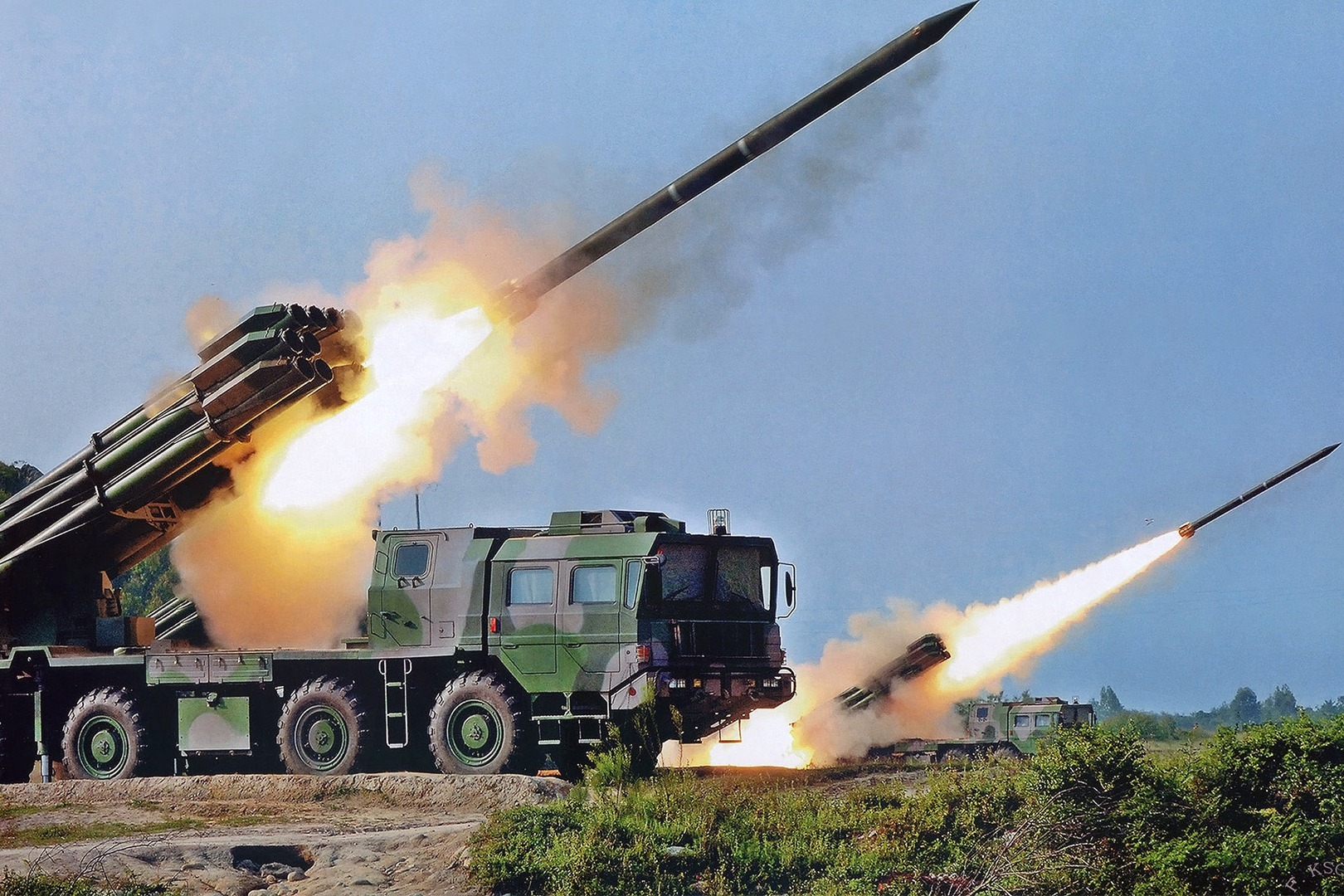 中国卫士远程火箭炮射程世界第一 销售量没有一个国家可比