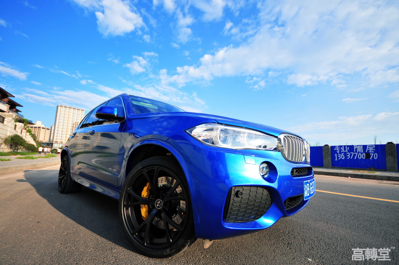 今天给大家介绍的是宝马x5改色埃斯托蓝
