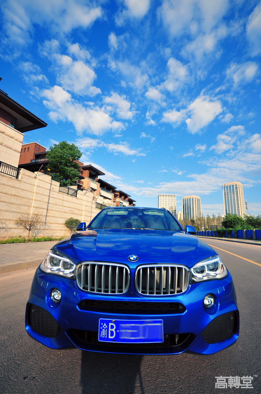 今天给大家介绍的是宝马x5改色埃斯托蓝