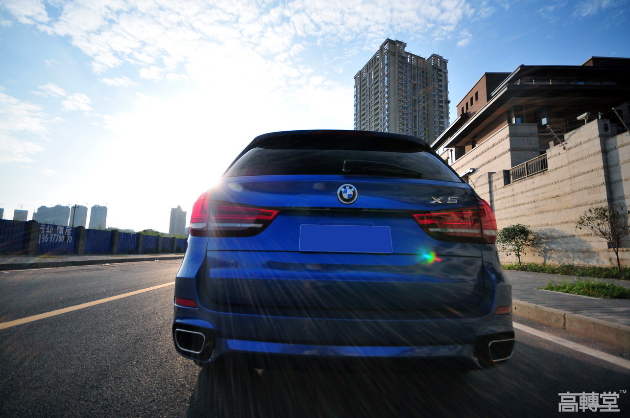 今天给大家介绍的是宝马x5改色埃斯托蓝