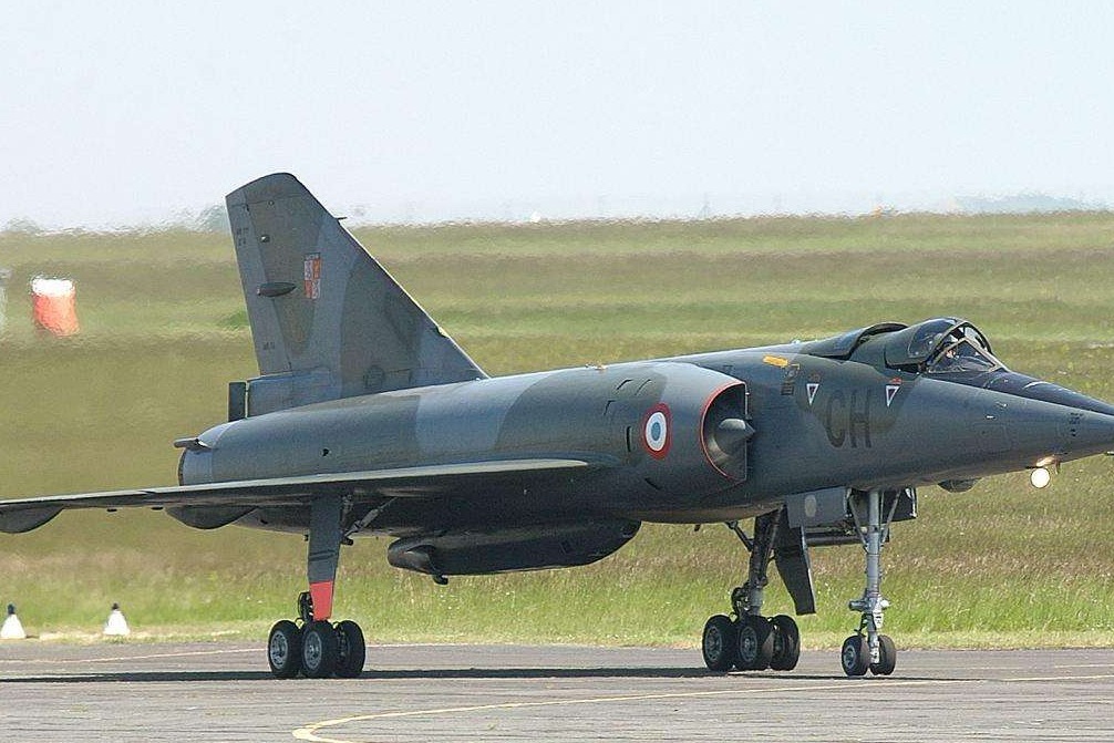 法幻影iv战略轰炸机别出心裁最大起飞重量达335吨