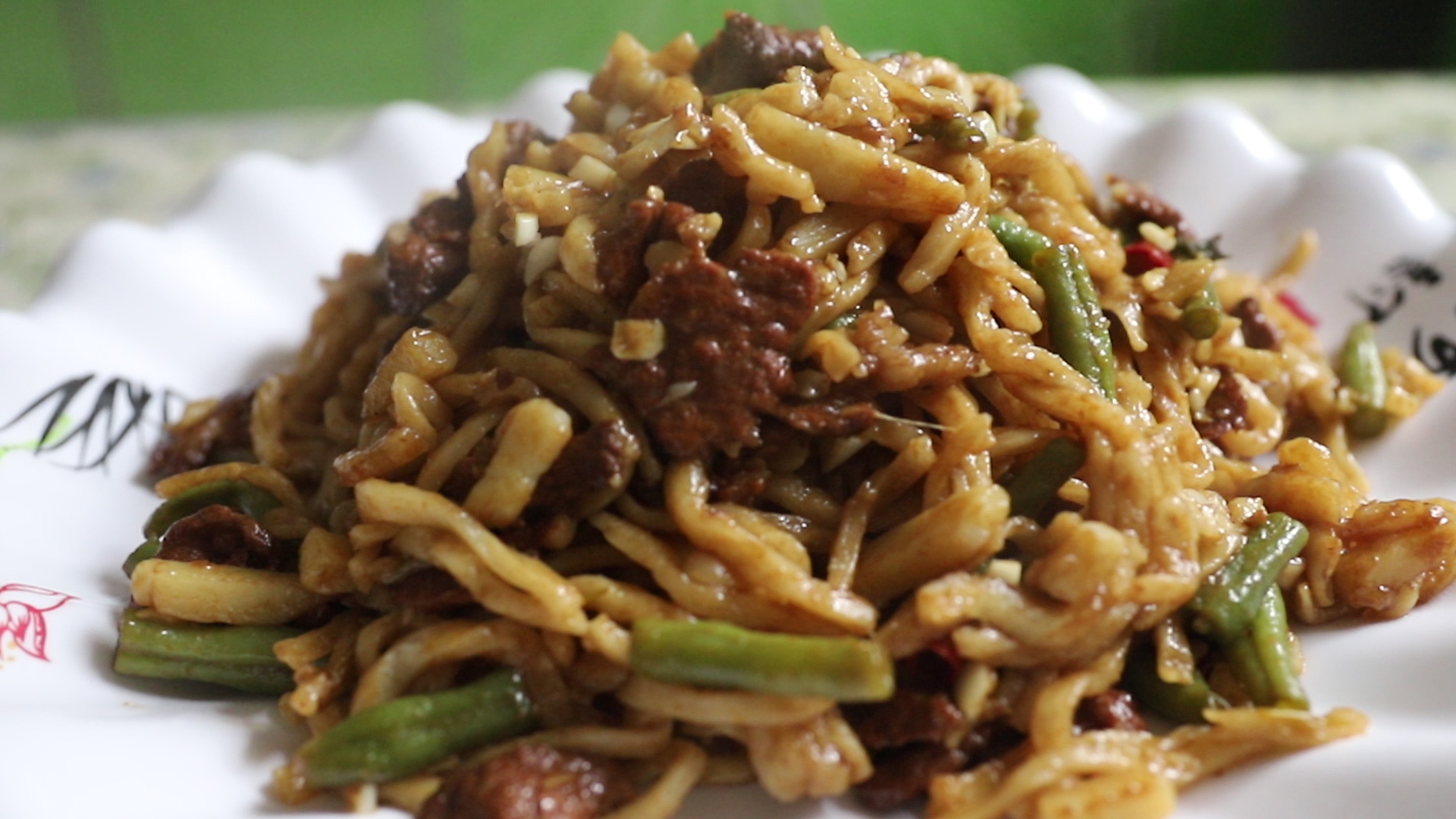 巴盟焖面,舌尖上的美食,这道菜能满足你的味蕾吗__凤凰网