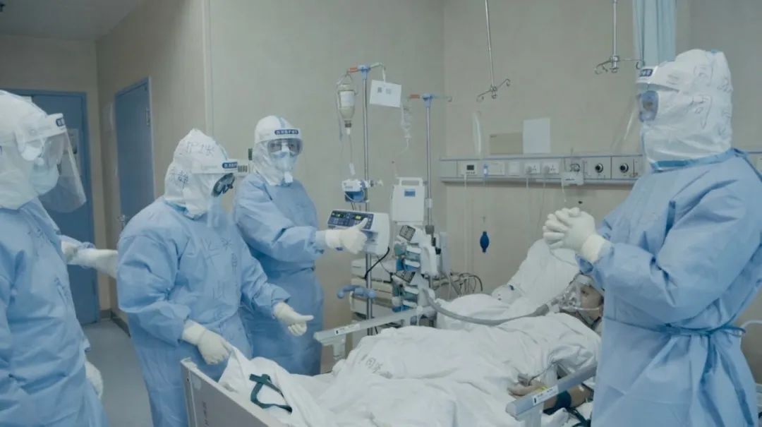 "19天,我们终于救活他了"——"新冠"危重症患者重获新生