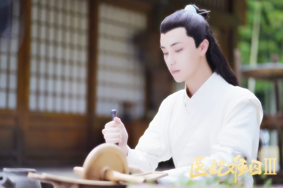 高寒《医妃难囚3》分饰两角 演技自然获好评__凤凰网