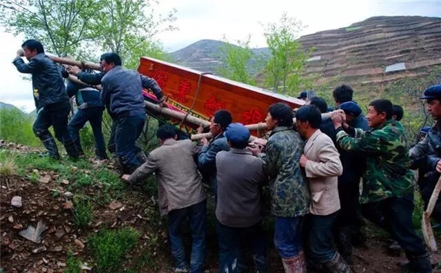 农村"土葬,火葬"争论不休,又有3个新要求,这一次大家怎么看