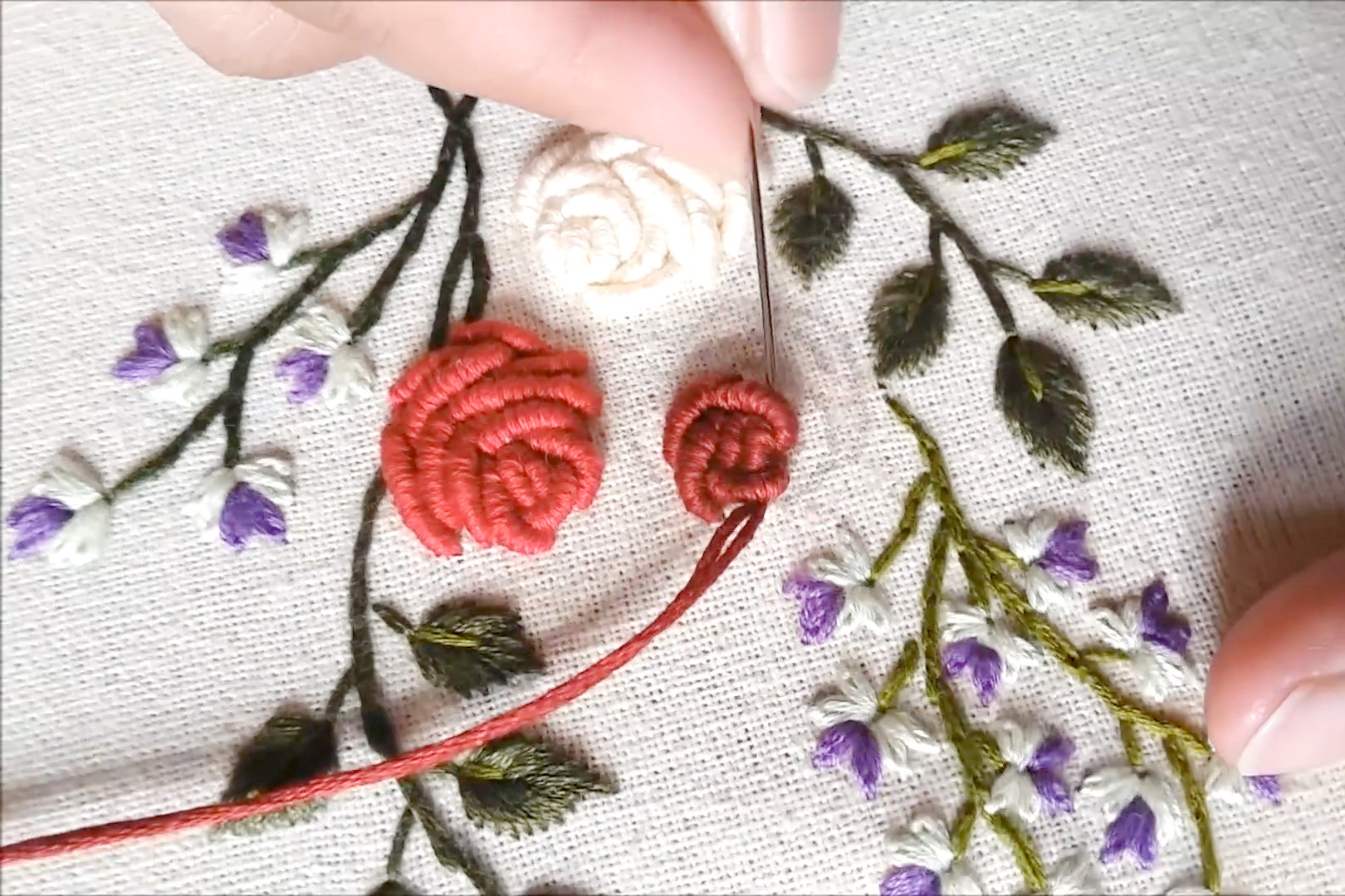 刺绣教程：一环玫瑰花簇，爱意满满的刺绣图案，看着难，绣简单！_凤凰网视频_凤凰网