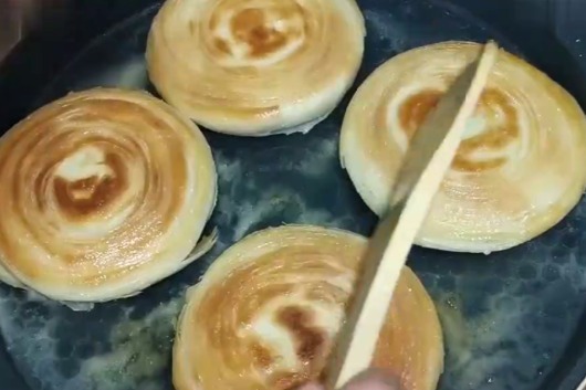 油酥饼：简单的做法，学会就可以自己在家做