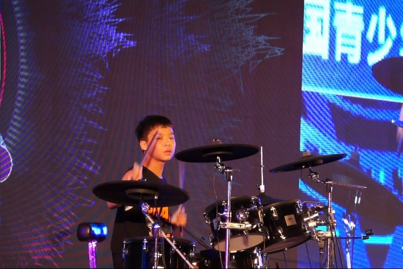 中华国乐推进:电爵士鼓儿童专业组一等奖获得者李京霖精彩表演