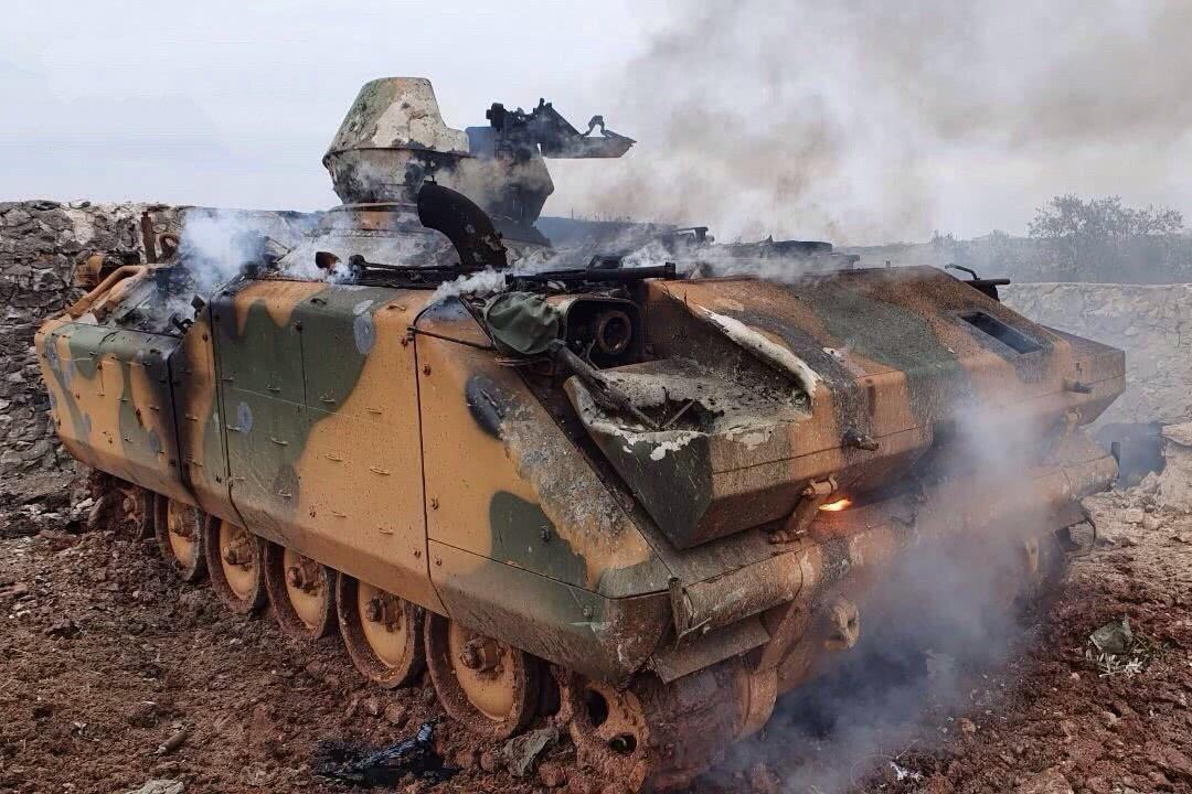 大量装甲车被炸成废铁俄军下令使用集束炸弹军方拒绝任何谈判