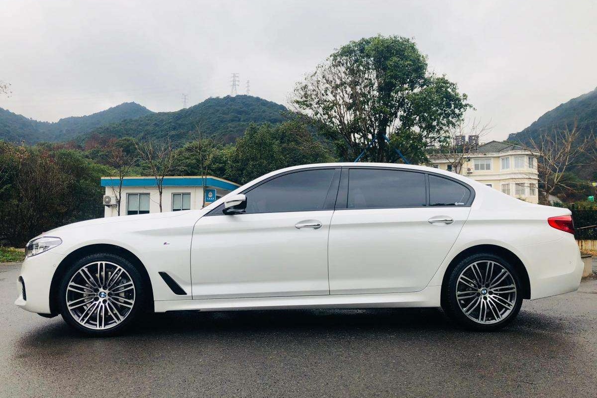 宝马530和奔驰E300怎么选？对比分析给你看，这样买车不后悔