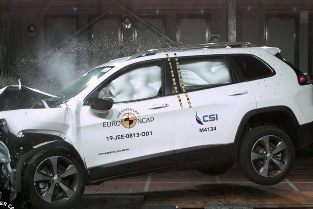 JEEP自由光能比本田CR-V安全吗？来看碰撞测试