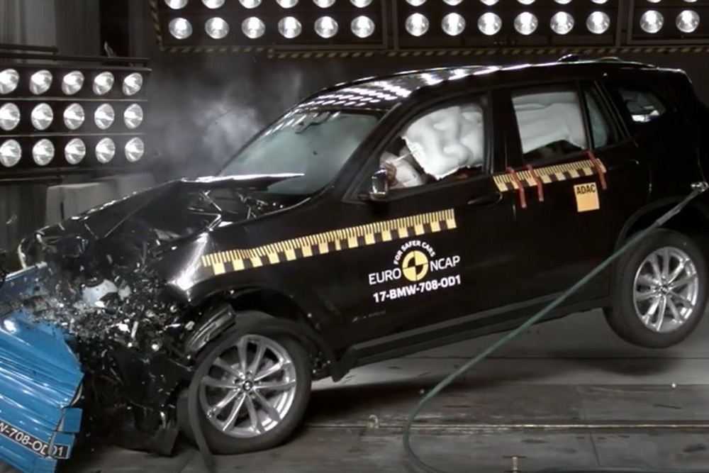 豪华品牌怎么选？来看奥迪Q5和宝马X3碰撞对比