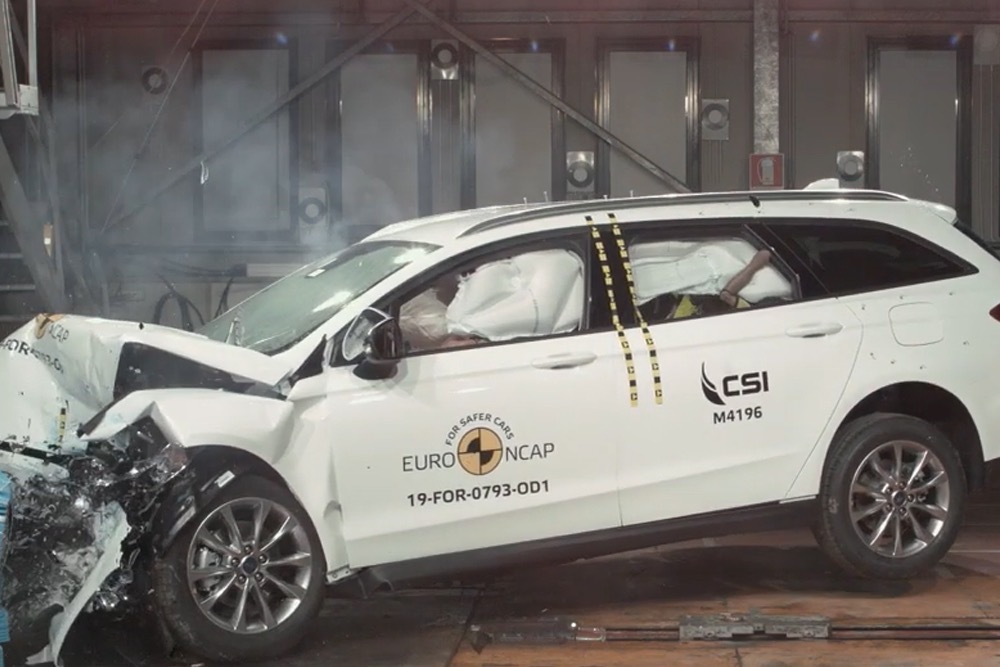 美系与日系，福特蒙迪欧与雷克萨斯ES的碰撞对比