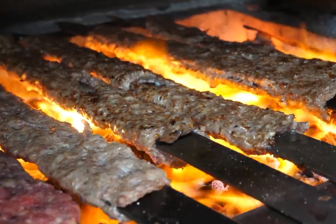 伊朗肉馅烤肉,卷上特色大饼,那叫一个香